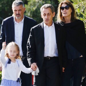 Nicolas Sarkozy, sa femme Carla Bruni et leur fille Giulia arrivent au musée de l'Acropole à Athènes. Le 24 octobre 2017.