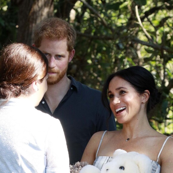 Le prince Harry, duc de Sussex, et Meghan Markle, duchesse de Sussex (enceinte) arrivent baie Kingfisher, sur l'île Fraser, en Australie, le 22 octobre 2018. Le couple rencontre les habitant de l'île.