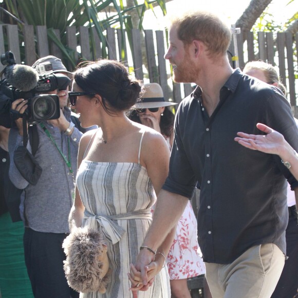 Le prince Harry, duc de Sussex, et Meghan Markle, duchesse de Sussex (enceinte) arrivent baie Kingfisher, sur l'île Fraser, en Australie, le 22 octobre 2018. Le couple rencontre les habitant de l'île.