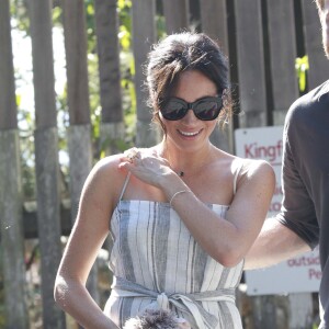 Le prince Harry, duc de Sussex, et Meghan Markle, duchesse de Sussex (enceinte) arrivent baie Kingfisher, sur l'île Fraser, en Australie, le 22 octobre 2018. Le couple rencontre les habitant de l'île.