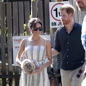 Le prince Harry, duc de Sussex, et Meghan Markle, duchesse de Sussex (enceinte) arrivent baie Kingfisher, sur l'île Fraser, en Australie, le 22 octobre 2018. Le couple rencontre les habitant de l'île.