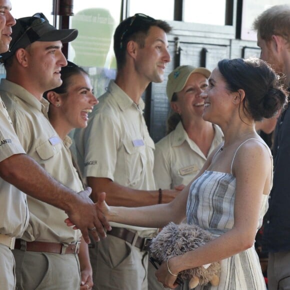 Le prince Harry, duc de Sussex, et Meghan Markle, duchesse de Sussex (enceinte) arrivent baie Kingfisher, sur l'île Fraser, en Australie, le 22 octobre 2018. Le couple rencontre les habitant de l'île.