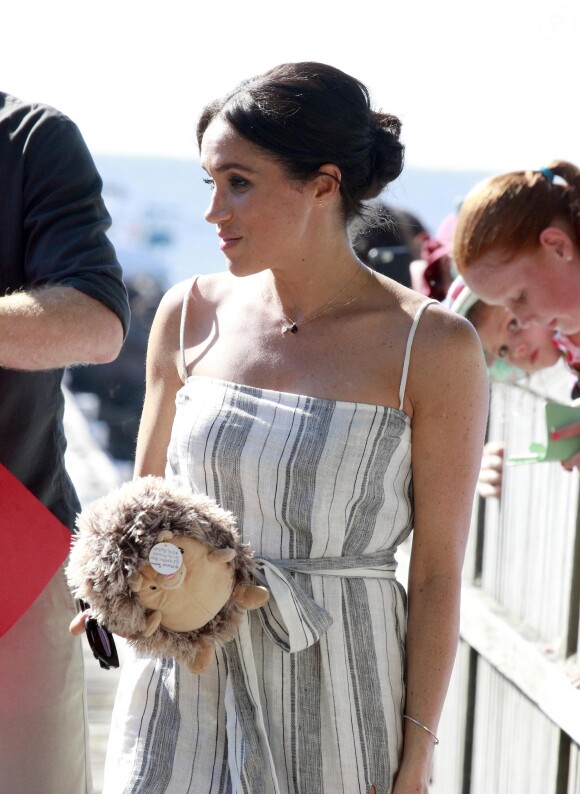 Le prince Harry, duc de Sussex, et Meghan Markle, duchesse de Sussex (enceinte) arrivent baie Kingfisher, sur l'île Fraser, en Australie, le 22 octobre 2018. Le couple rencontre les habitant de l'île.