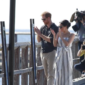 Le prince Harry, duc de Sussex, et Meghan Markle, duchesse de Sussex (enceinte) arrivent baie Kingfisher, sur l'île Fraser, en Australie, le 22 octobre 2018. Le couple rencontre les habitant de l'île.