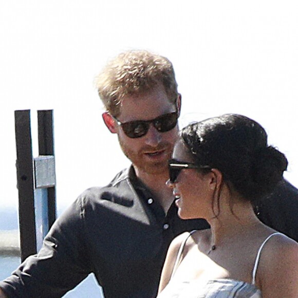 Le prince Harry, duc de Sussex, et Meghan Markle, duchesse de Sussex (enceinte) arrivent baie Kingfisher, sur l'île Fraser, en Australie, le 22 octobre 2018. Le couple rencontre les habitant de l'île.