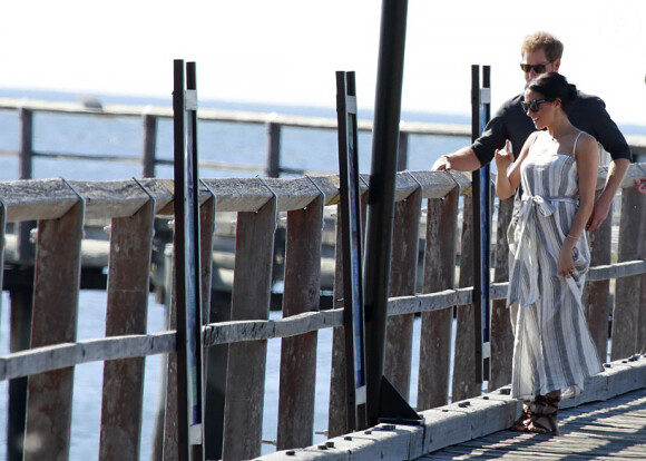 Le prince Harry, duc de Sussex, et Meghan Markle, duchesse de Sussex (enceinte) arrivent baie Kingfisher, sur l'île Fraser, en Australie, le 22 octobre 2018. Le couple rencontre les habitant de l'île.