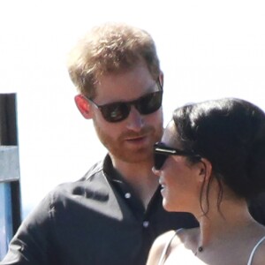 Le prince Harry, duc de Sussex, et Meghan Markle, duchesse de Sussex (enceinte) arrivent baie Kingfisher, sur l'île Fraser, en Australie, le 22 octobre 2018. Le couple rencontre les habitant de l'île.