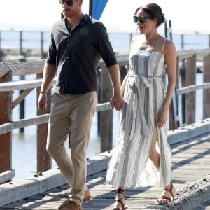 Le prince Harry, duc de Sussex, et Meghan Markle, duchesse de Sussex (enceinte) arrivent baie Kingfisher, sur l'île Fraser, en Australie, le 22 octobre 2018. Le couple rencontre les habitant de l'île.