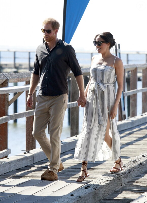 Le prince Harry, duc de Sussex, et Meghan Markle, duchesse de Sussex (enceinte) arrivent baie Kingfisher, sur l'île Fraser, en Australie, le 22 octobre 2018. Le couple rencontre les habitant de l'île.