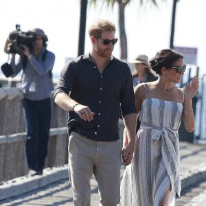 Le prince Harry, duc de Sussex, et Meghan Markle, duchesse de Sussex (enceinte) arrivent baie Kingfisher, sur l'île Fraser, en Australie, le 22 octobre 2018. Le couple rencontre les habitant de l'île.