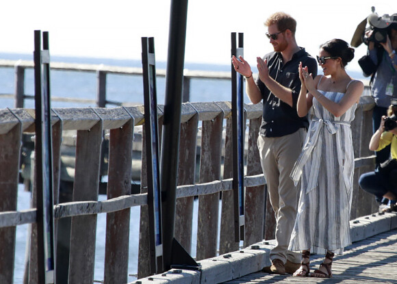 Le prince Harry, duc de Sussex, et Meghan Markle, duchesse de Sussex (enceinte) arrivent baie Kingfisher, sur l'île Fraser, en Australie, le 22 octobre 2018. Le couple rencontre les habitant de l'île.