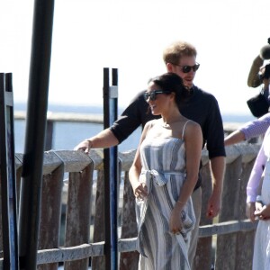 Le prince Harry, duc de Sussex, et Meghan Markle, duchesse de Sussex (enceinte) arrivent baie Kingfisher, sur l'île Fraser, en Australie, le 22 octobre 2018. Le couple rencontre les habitant de l'île.