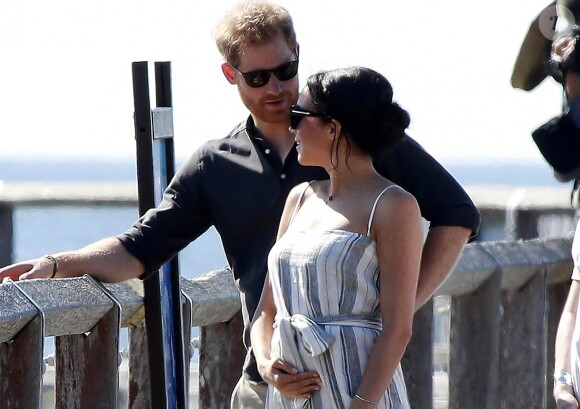 Le prince Harry, duc de Sussex, et Meghan Markle, duchesse de Sussex (enceinte) arrivent baie Kingfisher, sur l'île Fraser, en Australie, le 22 octobre 2018. Le couple rencontre les habitant de l'île.
