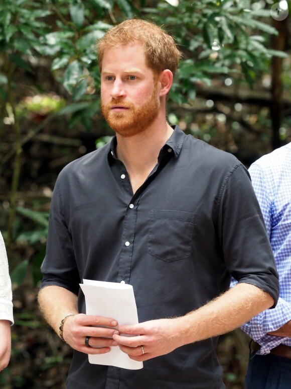 Le prince Harry, duc de Sussex, visite la forêt "K'gari" sur l'île Fraser en Australie, le 22 octobre 2018. Le duc dévoile une plaque dans la forêt "Queen's Commonwealth Canopy" et regarde ensuite des danses traditionnelles du peuple Butchulla.
