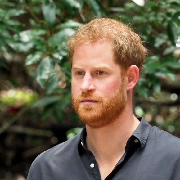 Le prince Harry, duc de Sussex, visite la forêt "K'gari" sur l'île Fraser en Australie, le 22 octobre 2018. Le duc dévoile une plaque dans la forêt "Queen's Commonwealth Canopy" et regarde ensuite des danses traditionnelles du peuple Butchulla.