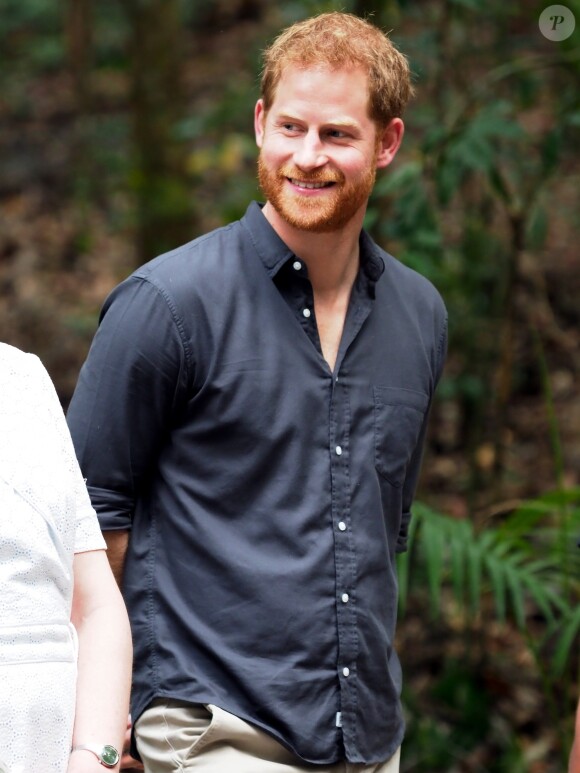 Le prince Harry, duc de Sussex, visite la forêt "K'gari" sur l'île Fraser en Australie, le 22 octobre 2018. Le duc dévoile une plaque dans la forêt "Queen's Commonwealth Canopy" et regarde ensuite des danses traditionnelles du peuple Butchulla.