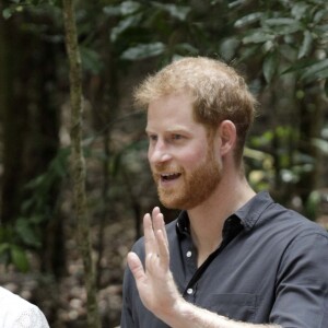 Le prince Harry, duc de Sussex, visite la forêt "K'gari" sur l'île Fraser en Australie, le 22 octobre 2018. Le duc dévoile une plaque dans la forêt "Queen's Commonwealth Canopy" et regarde ensuite des danses traditionnelles du peuple Butchulla.