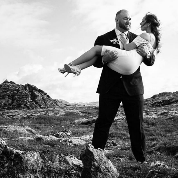Thor Björnsson s'est marié avec sa petite amie Kelsey Hanson, en Islande (octobre 2018)