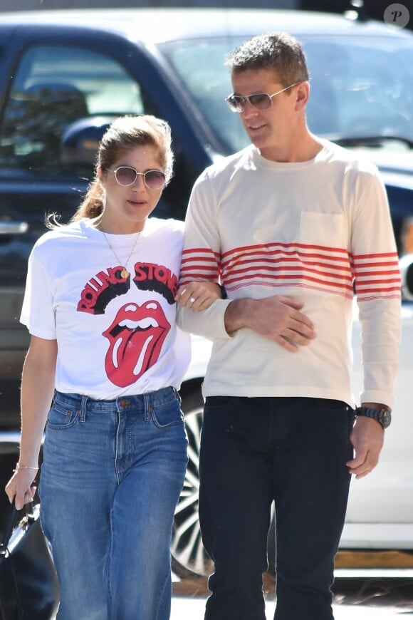 Selma Blair se balade avec son nouveau compagnon dans les rues de Studio City, le 15 octobre 2018