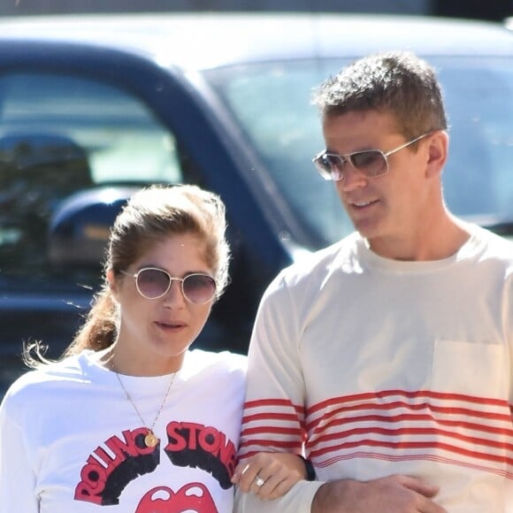 Selma Blair se balade avec son nouveau compagnon dans les rues de Studio City, le 15 octobre 2018