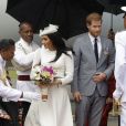 Meghan Markle et le prince Harry lors de leur arrivée à Suva, aux îles Fidji, le 23 octobre 2018.