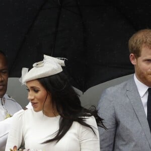 Meghan Markle et le prince Harry lors de leur arrivée à Suva, aux îles Fidji, le 23 octobre 2018.