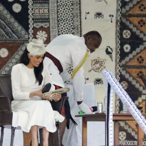 Le prince Harry, duc de Sussex et sa femme Meghan Markle, duchesse de Sussex (enceinte) lors d'une cérémonie aux îles Fidji dans le cadre de leur voyage officiel, le 23 octobre 2018.