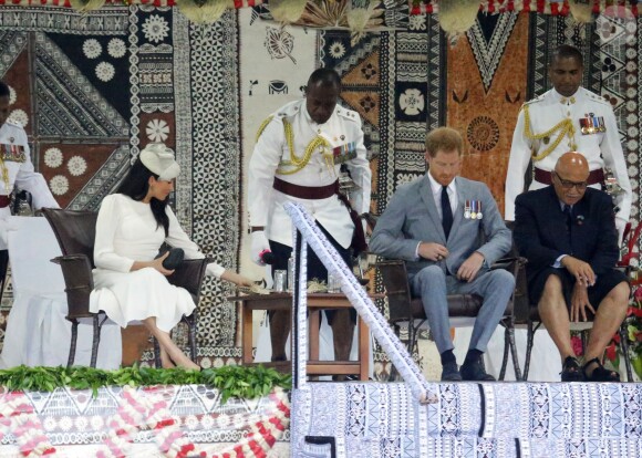 Le prince Harry, duc de Sussex et sa femme Meghan Markle, duchesse de Sussex (enceinte) lors d'une cérémonie aux îles Fidji dans le cadre de leur voyage officiel, le 23 octobre 2018.