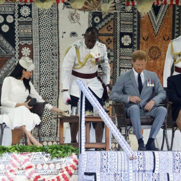 Le prince Harry, duc de Sussex et sa femme Meghan Markle, duchesse de Sussex (enceinte) lors d'une cérémonie aux îles Fidji dans le cadre de leur voyage officiel, le 23 octobre 2018.