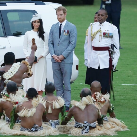 Le prince Harry, duc de Sussex et sa femme Meghan Markle, duchesse de Sussex (enceinte) lors d'une cérémonie aux îles Fidji dans le cadre de leur voyage officiel, le 23 octobre 2018.