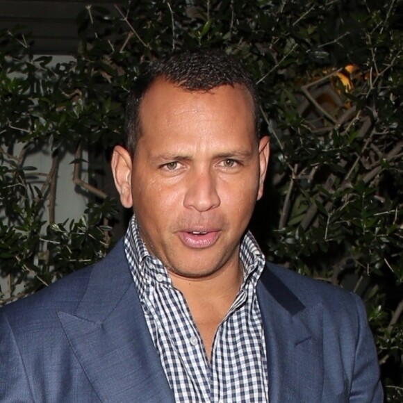 Jennifer Lopez et son compagnon Alex Rodriguez à la sortie du restaurant "Osteria Mozza" à Los Angeles, le 20 octobre 2018.