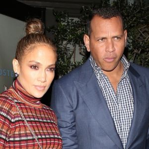 Jennifer Lopez et son compagnon Alex Rodriguez à la sortie du restaurant "Osteria Mozza" à Los Angeles, le 20 octobre 2018.