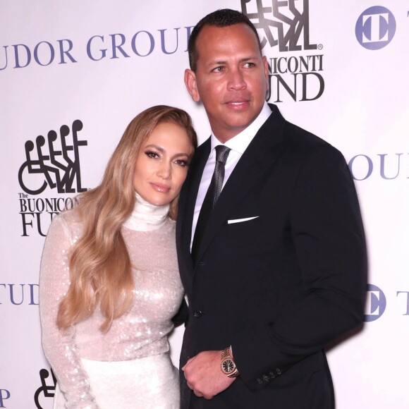 Jennifer Lopez et son compagnon Alex Rodriguez lors du 33ème dîner annuel des grandes légendes du sport au profit du Buoniconti Fund to Cure Paralysis à New York City, New York, Etats-Unis, le 24 septembre 2018.