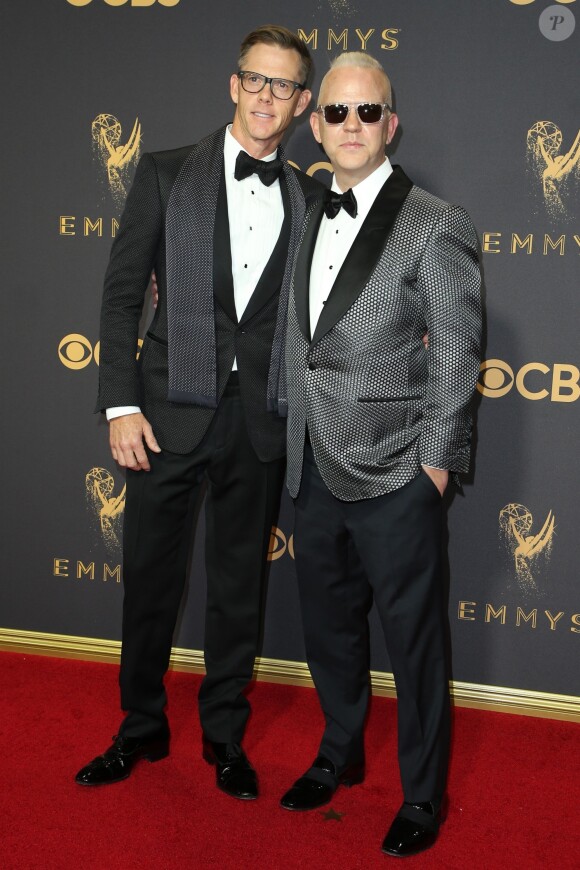 David Miller et Ryan Murphy à la 69ème cérémonie des Emmy Awards au Théâtre Microsoft à Los Angeles, le 17 septembre 2017.