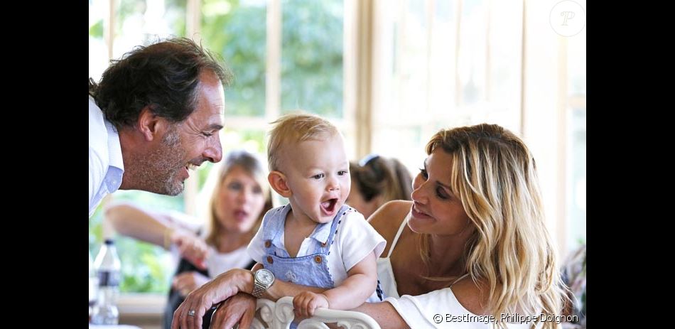 Ingrid Chauvin et son mari Thierry Peythieu fêtent l&#039;anniversaire de leur fils Tom (1 an) à Disneyland Paris