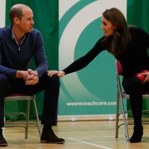 William et Kate se sont essayés à la boccia, une sorte de pétanque avec des boules en cuir. La duchesse Catherine de Cambridge et le prince William étaient le 30 octobre 2018 à Basildon dans l'Essex pour un de Coach Core, programme soutenu par la Fondation royale.