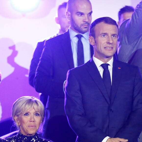 Le président de la République française Emmanuel et sa femme la Première Dame Brigitte Macron - Le président de la République française et sa femme la Première Dame assistent au concert en hommage à Charles Aznavour sur la place de la Répulique à Erevan, Arménie, le 11 octobre 2018. © Dominique Jacovides/Bestimage