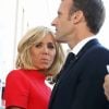 Le président de la République française Emmanuel Macron et sa femme la Première Dame Brigitte Macron - Le président de la République française et sa femme la Première Dame visitent la Maison Charles-Aznavour à Erevan, Arménie, le 11 octobre 2018. Le couple présidentiel est accueilli sur la terrasse par le fils de Charles Aznavour et sa femme pour la présentation de la maquette du projet d'extension du centre Aznavour, la visite de l'exposition Mai 68 - Erevan 2018 et les autres espaces du centre. Le président signe la déclaration d'intention ouvrant la voie à un Institut français en Arménie. Puis le chef de l'Etat regagne la terrasse pour un discours aux invités. © Dominique Jacovides/Bestimage