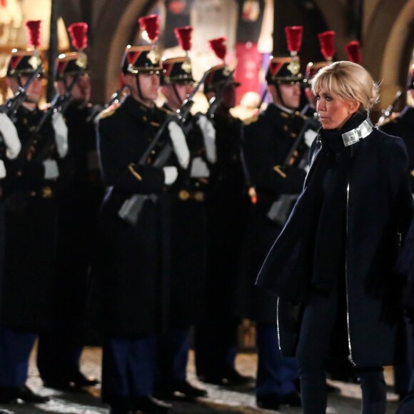 Le couple présidentiel, le président de la République française Emmanuel Macron et sa femme la Première Dame Brigitte Macron (Trogneux) ont accueilli le président de la République fédérale d'Allemagne et sa femme avec une cérémonie militaire, avant de pénétrer dans la cathédrale Notre-Dame de Strasbourg pour un concert d'oeuvres de Debussy et Beethoven à Strasbourg, France, le 4 Novembre 2018, pour lancer une semaine de commémorations du centenaire de l'armistice de la Première Guerre mondiale. La Première Dame française est vêtue d'une veste zippée à col métallisé signée Louis Vuitton, la même que le soir de l'élection de son mari. © Stéphane Lemouton/Bestimage