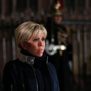 Le couple présidentiel, le président de la République française Emmanuel Macron et sa femme la Première Dame Brigitte Macron (Trogneux) ont accueilli le président de la République fédérale d'Allemagne et sa femme avec une cérémonie militaire, avant de pénétrer dans la cathédrale Notre-Dame de Strasbourg pour un concert d'oeuvres de Debussy et Beethoven à Strasbourg, France, le 4 Novembre 2018, pour lancer une semaine de commémorations du centenaire de l'armistice de la Première Guerre mondiale. La Première Dame française est vêtue d'une veste zippée à col métallisé signée Louis Vuitton, la même que le soir de l'élection de son mari. © Stéphane Lemouton/Bestimage