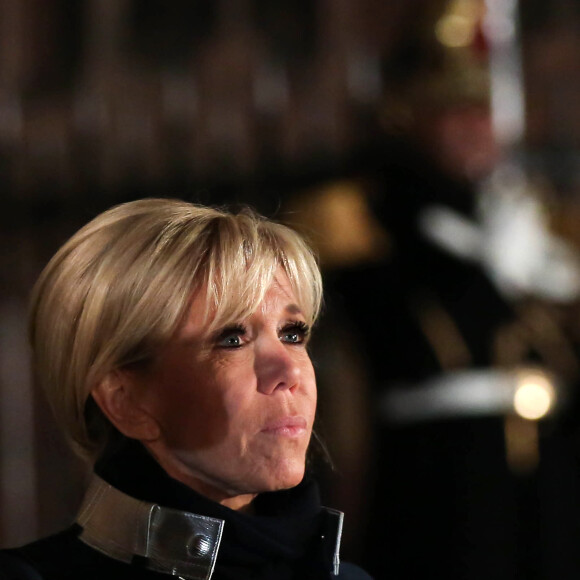Le couple présidentiel, le président de la République française Emmanuel Macron et sa femme la Première Dame Brigitte Macron (Trogneux) ont accueilli le président de la République fédérale d'Allemagne et sa femme avec une cérémonie militaire, avant de pénétrer dans la cathédrale Notre-Dame de Strasbourg pour un concert d'oeuvres de Debussy et Beethoven à Strasbourg, France, le 4 Novembre 2018, pour lancer une semaine de commémorations du centenaire de l'armistice de la Première Guerre mondiale. La Première Dame française est vêtue d'une veste zippée à col métallisé signée Louis Vuitton, la même que le soir de l'élection de son mari. © Stéphane Lemouton/Bestimage