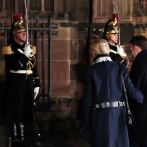 Le couple présidentiel, le président de la République française Emmanuel Macron et sa femme la Première Dame Brigitte Macron (Trogneux) ont accueilli le président de la République fédérale d'Allemagne Frank-Walter Steinmeier et sa femme Elke Büdenbender avec une cérémonie militaire, avant de pénétrer dans la cathédrale Notre-Dame de Strasbourg pour un concert d'oeuvres de Debussy et Beethoven à Strasbourg, France, le 4 Novembre 2018, pour lancer une semaine de commémorations du centenaire de l'armistice de la Première Guerre mondiale. La Première Dame française est vêtue d'une veste zippée à col métallisé signée Louis Vuitton, la même que le soir de l'élection de son mari. © Stéphane Lemouton/Bestimage