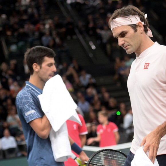 Novak Djokovic - Novak Djokovic et Roger Federer lors de la demi-finale du tournoi de tennis "Rolex Paris Masters" à l'AccorHotels Arena à Paris, le 3 novembre 2018. Novak Djokovic a gagné contre Roger Federer (6-7(6), 7-5, 7-6(3). © Veeren/Bestimage