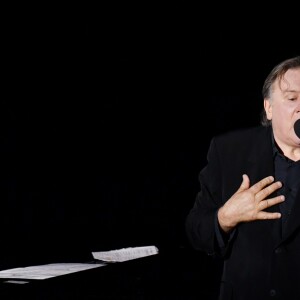 Exclusif - Gérard Depardieu chante "Barbara" sur la scène du palais des congrès Atlantia en pré-ouverture du 5ème festival du cinéma et musique de film de la Baule le 3 novembre 2018.  © José Texeira/Bestimage