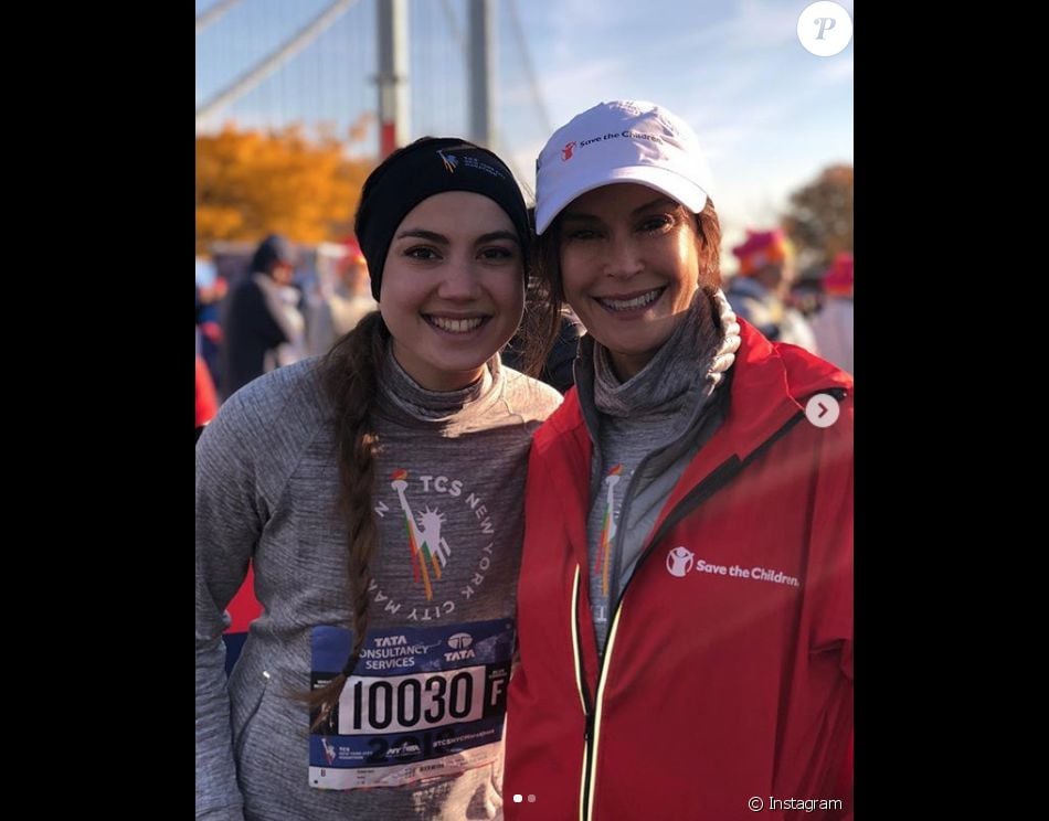 Teri Hatcher et sa fille Emerson Tenney le 4 novembre 2018 au départ du