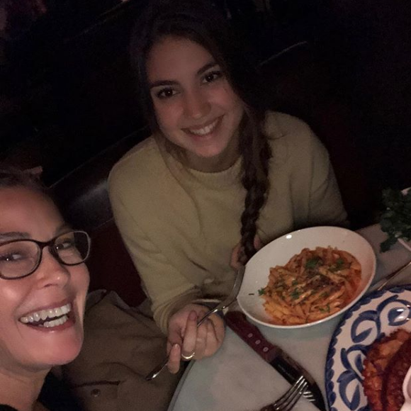 Teri Hatcher et sa fille Emerson Tenney lors de leur dernier repas avant de courir le marathon de New York le 4 novembre 2018, photo Instagram.