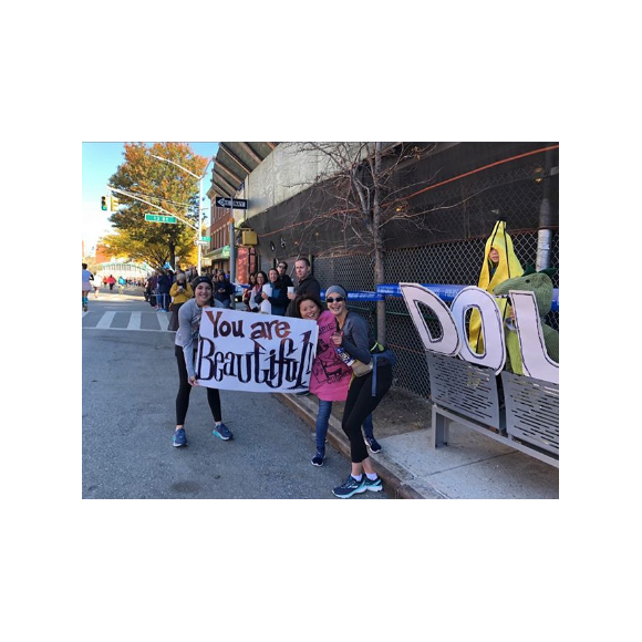 Image de la story Instagram de Teri Hatcher le 4 novembre 2018, lorsqu'elle a couru le marathon de New York avec sa fille Emerson Tenney au profit de l'association Save the Children.