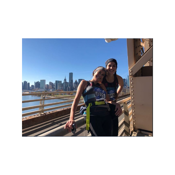 Image de la story Instagram de Teri Hatcher le 4 novembre 2018, lorsqu'elle a couru le marathon de New York avec sa fille Emerson Tenney au profit de l'association Save the Children.
