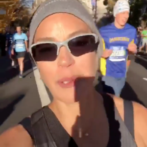 Image de la story Instagram de Teri Hatcher le 4 novembre 2018, lorsqu'elle a couru le marathon de New York avec sa fille Emerson Tenney au profit de l'association Save the Children.