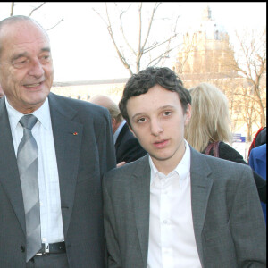 Jacques Chirac et son petit-fils Martin - Cérémonie de remise des insignes de chevalier de la Légion d'honneur à Bernadette Chirac à la maison de Solenn, à Paris, le 18 mars 2009.
